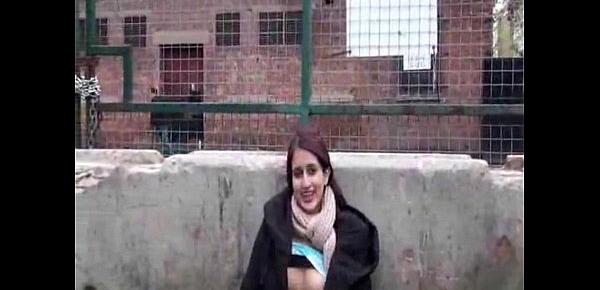  pakistani pissing zarina mehsood